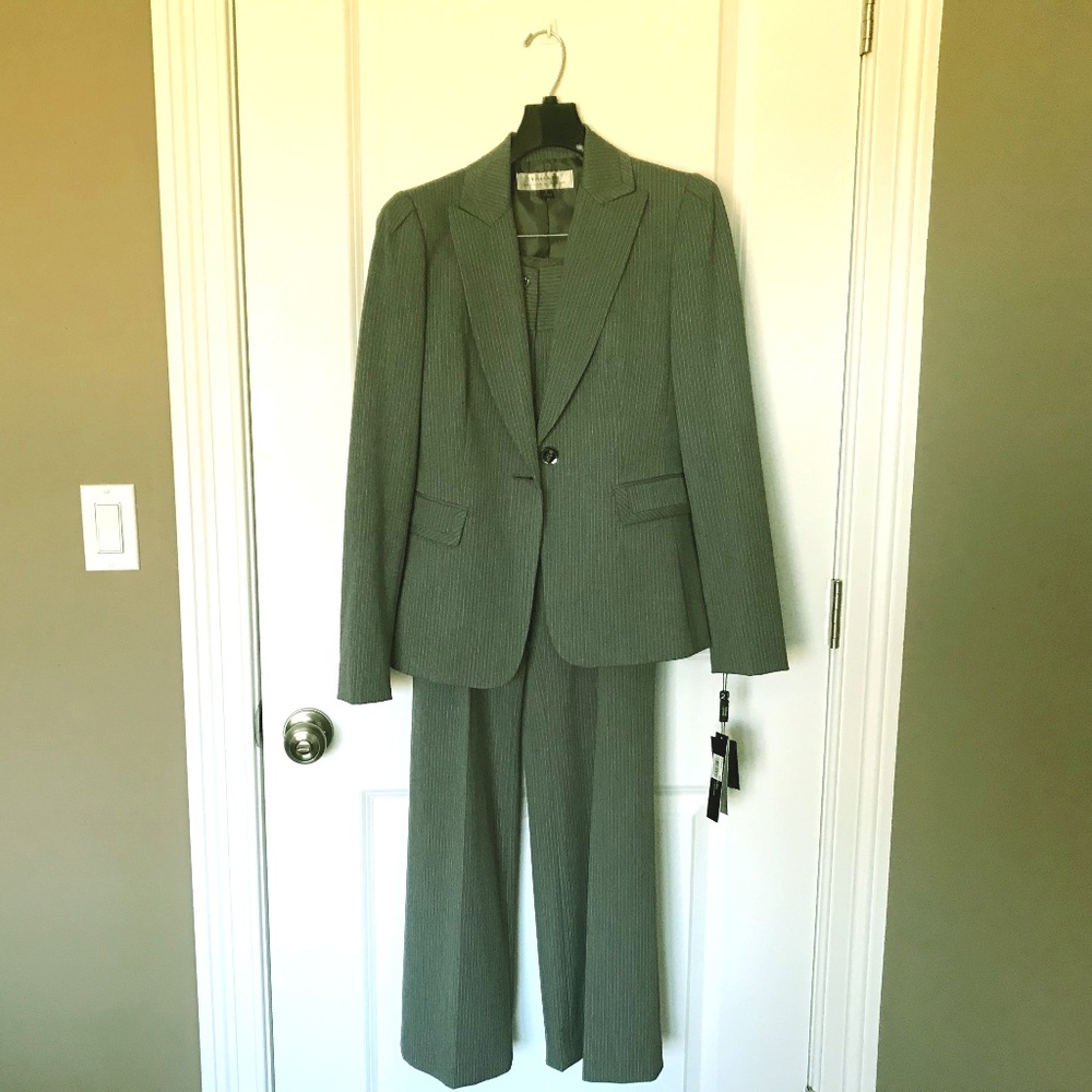 NWT - Grey striped Tahari pant suit - size 2